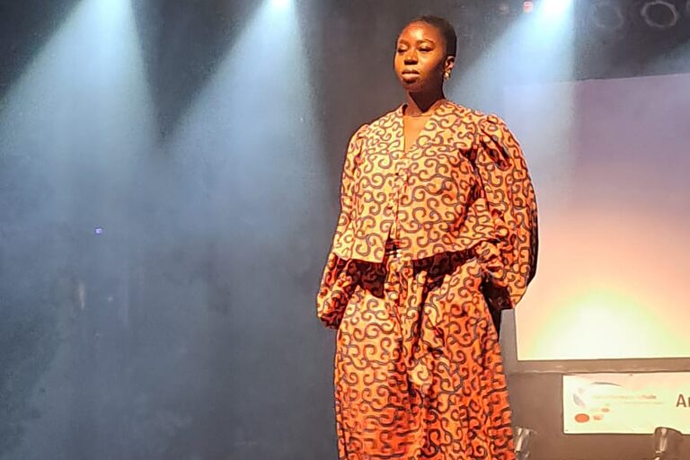 Modenshow, Fashion, Schneiderin, Schneider, Identität, Zero Waste