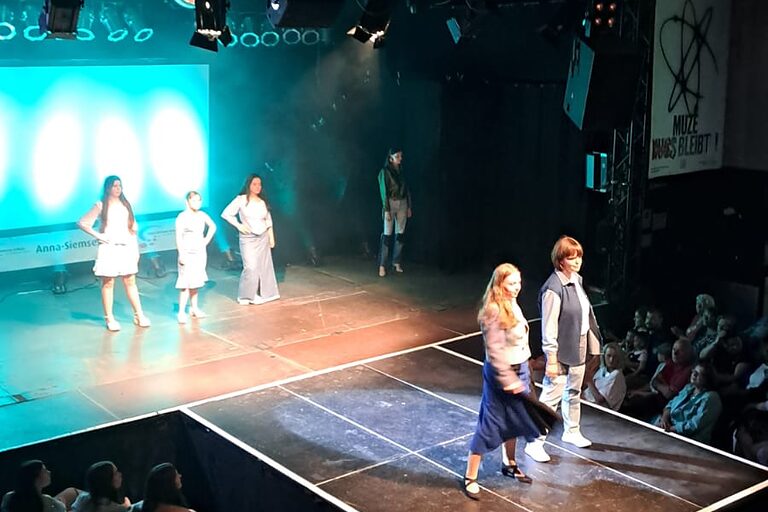 Modenshow, Fashion, Schneiderin, Schneider, Identität, Zero Waste