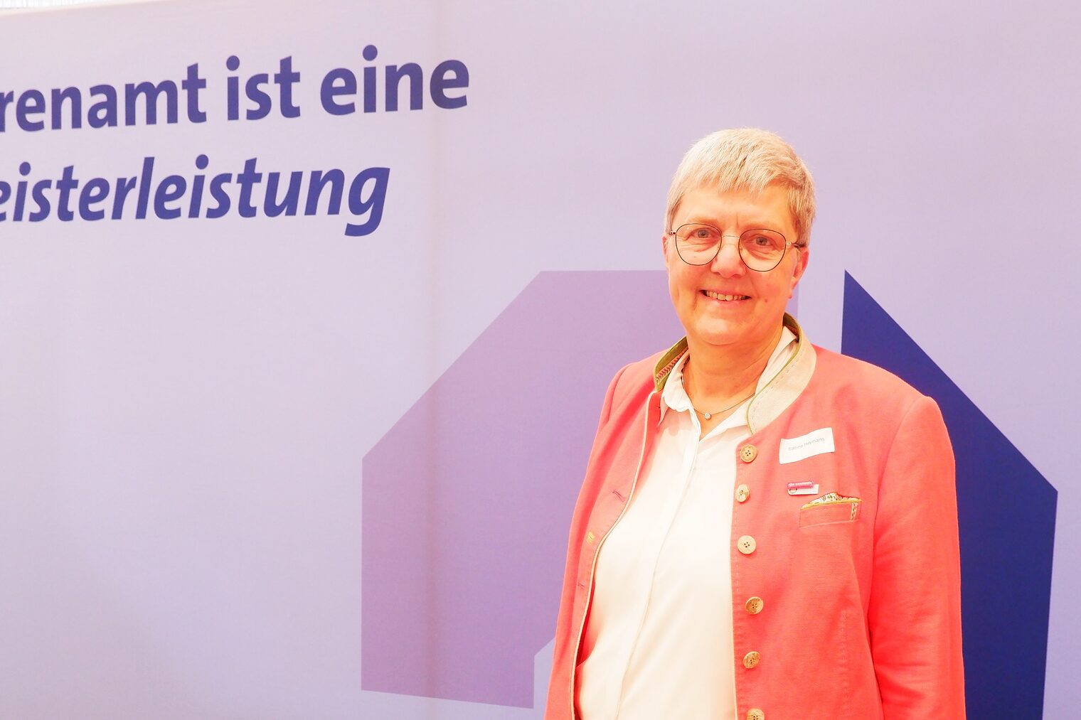 Sabine Heymann vor dem Roll up Ehrenamt ist eine Meisterleistung.